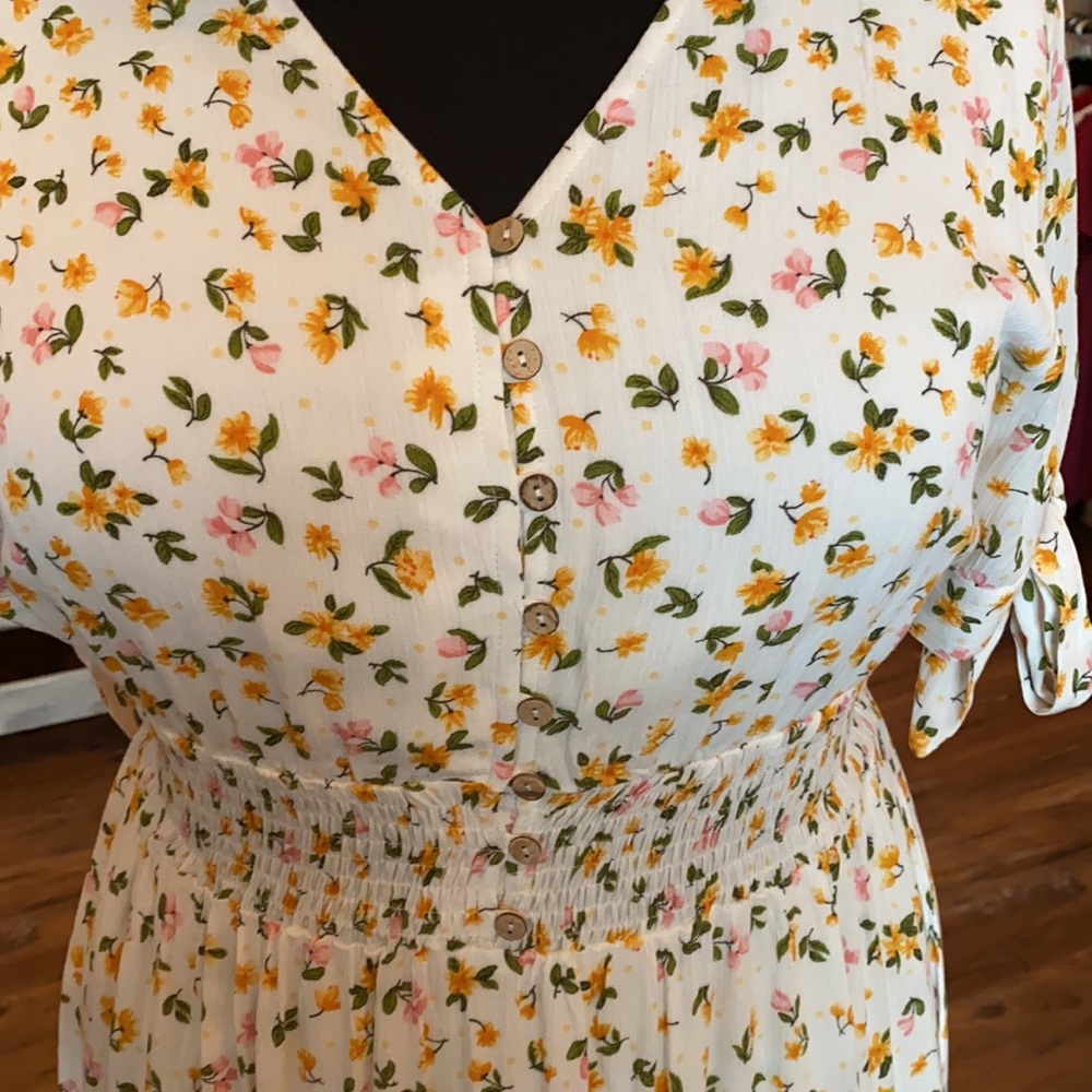 Ivory Floral Dress - Picture 2 of 3